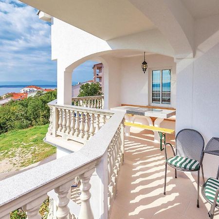 Nice Apartment In Crikvenica With Kitchen Eksteriør bilde