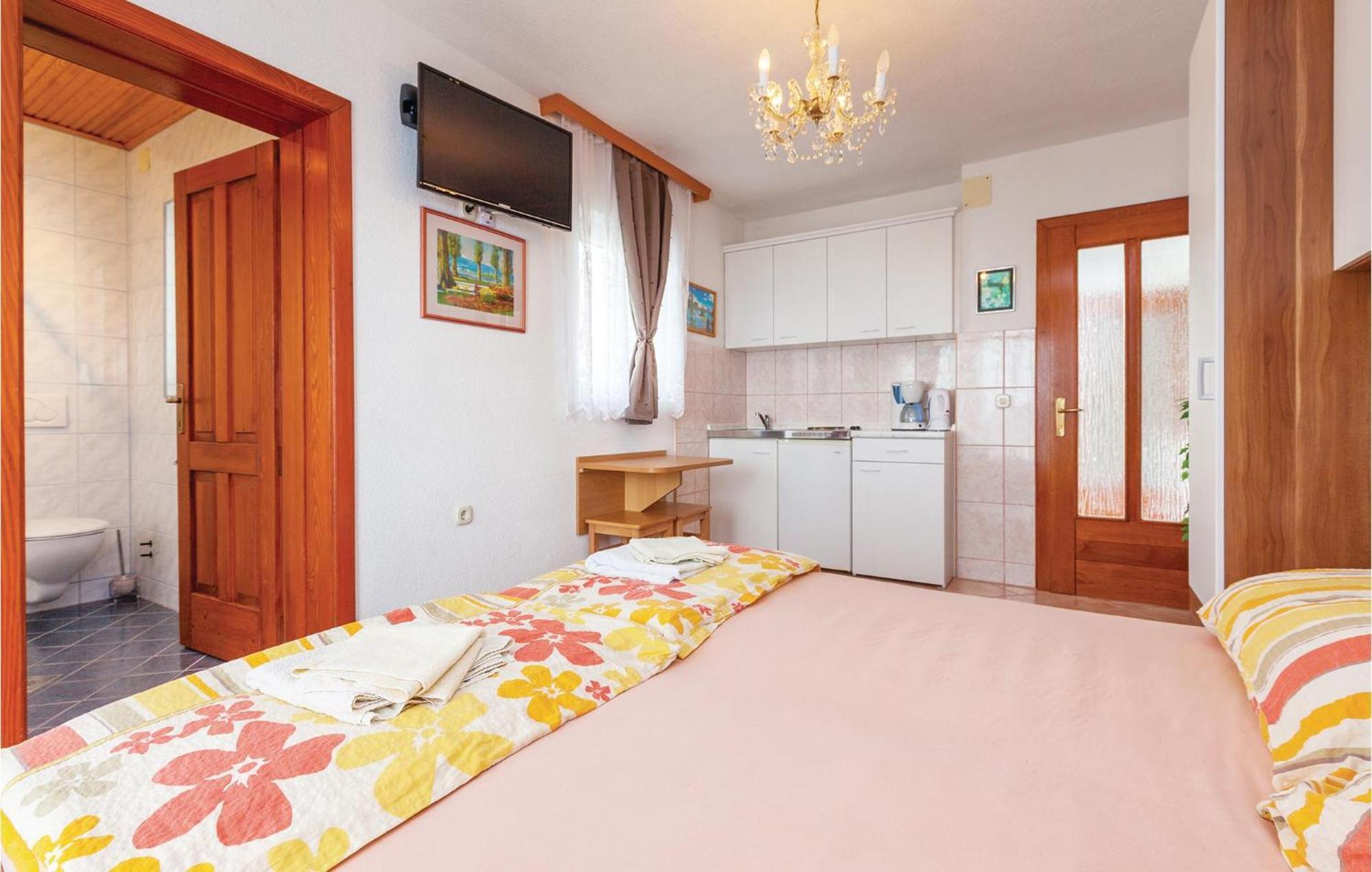 Nice Apartment In Crikvenica With Kitchen Eksteriør bilde