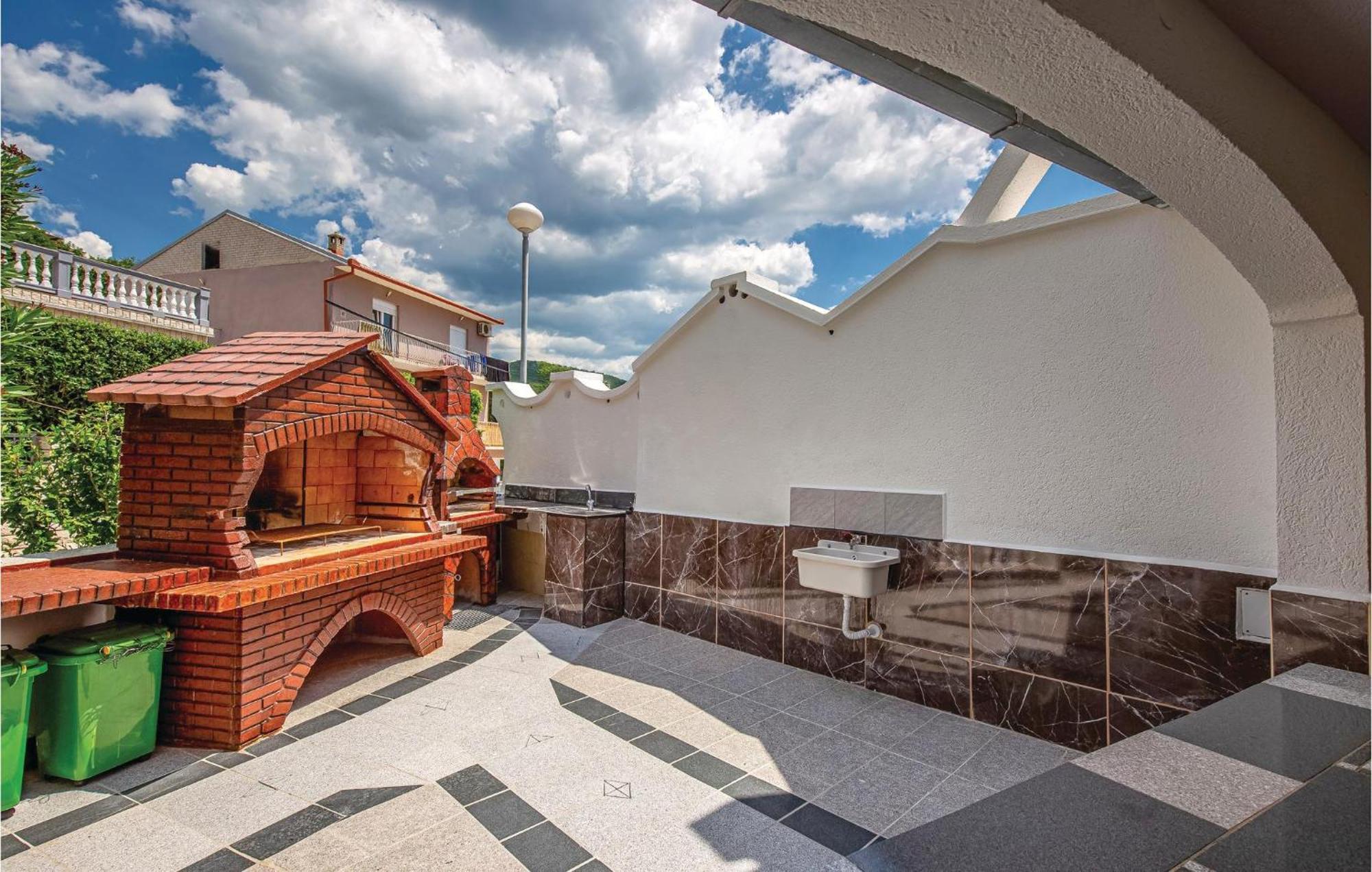 Nice Apartment In Crikvenica With Kitchen Eksteriør bilde