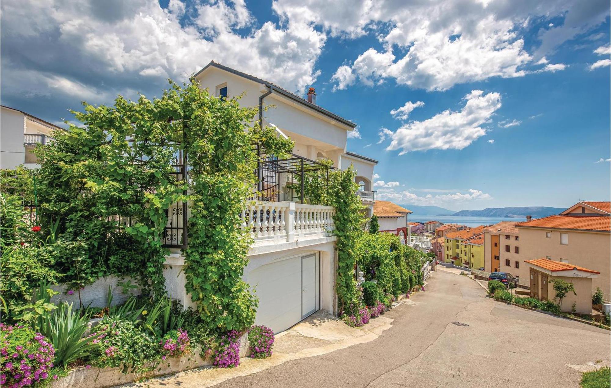 Nice Apartment In Crikvenica With Kitchen Eksteriør bilde