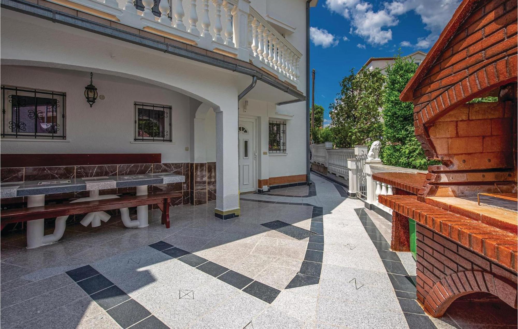 Nice Apartment In Crikvenica With Kitchen Eksteriør bilde