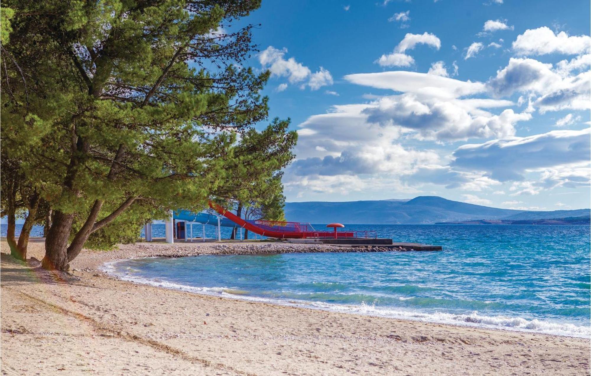 Nice Apartment In Crikvenica With Kitchen Eksteriør bilde