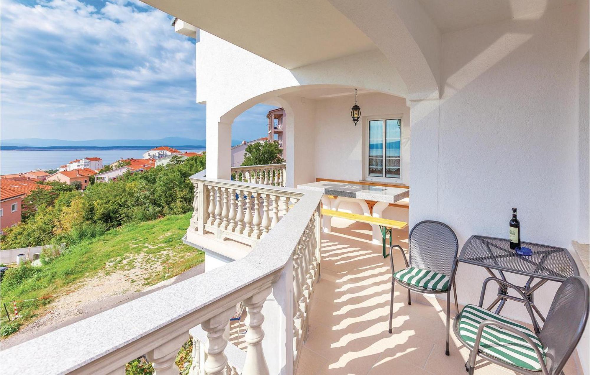 Nice Apartment In Crikvenica With Kitchen Eksteriør bilde