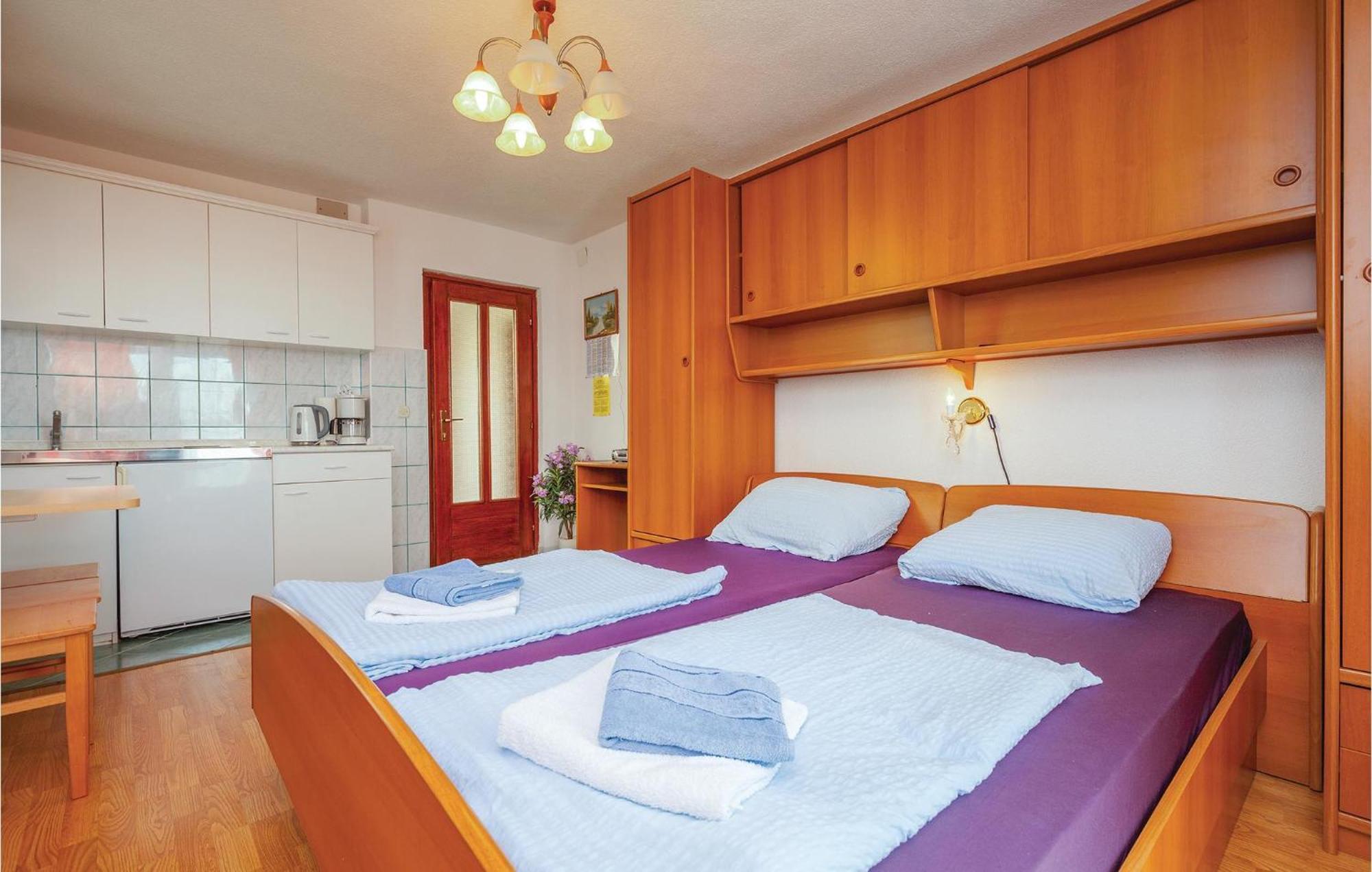 Nice Apartment In Crikvenica With Kitchen Eksteriør bilde
