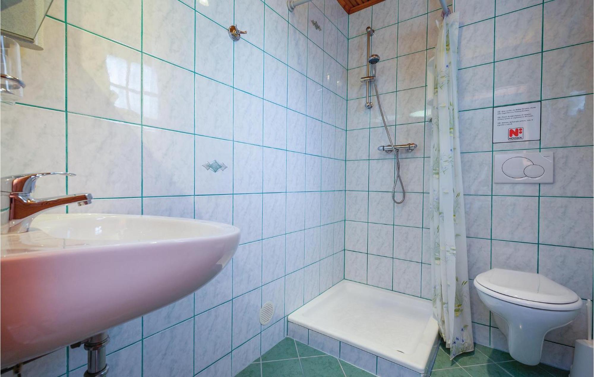 Nice Apartment In Crikvenica With Kitchen Eksteriør bilde